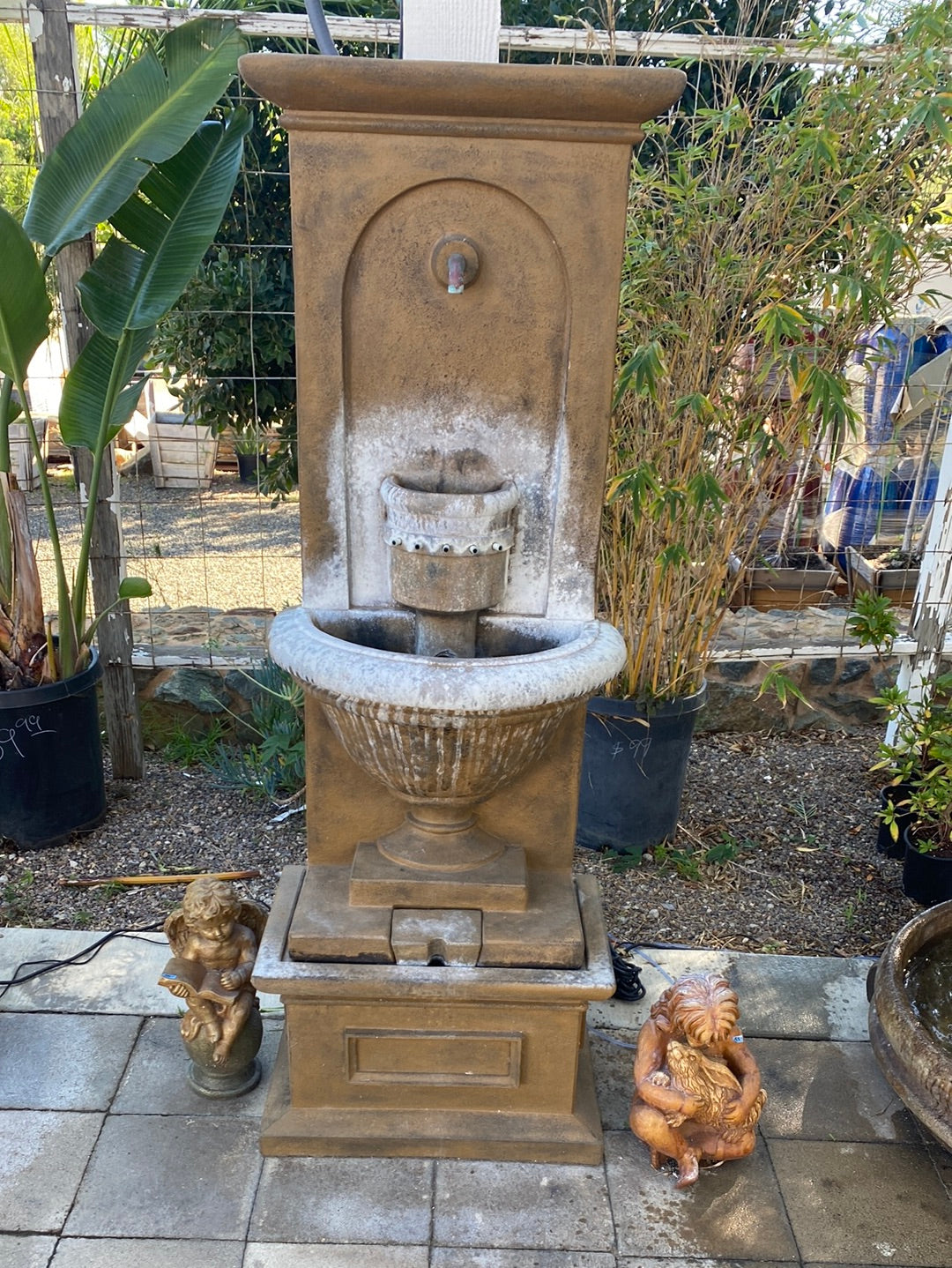 Vivanda Flat Wall Fountain