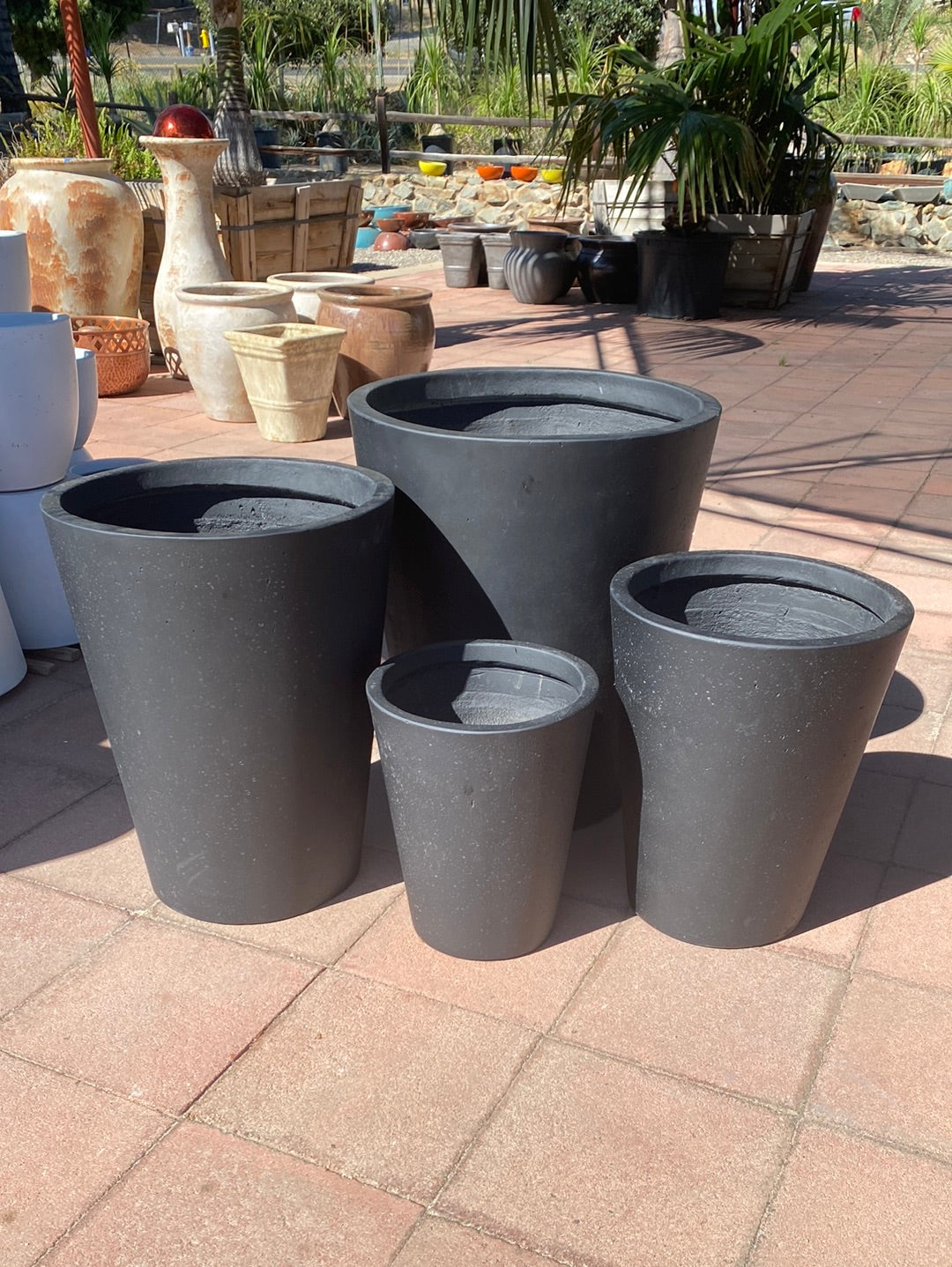 Andorra Oxton Round Planter