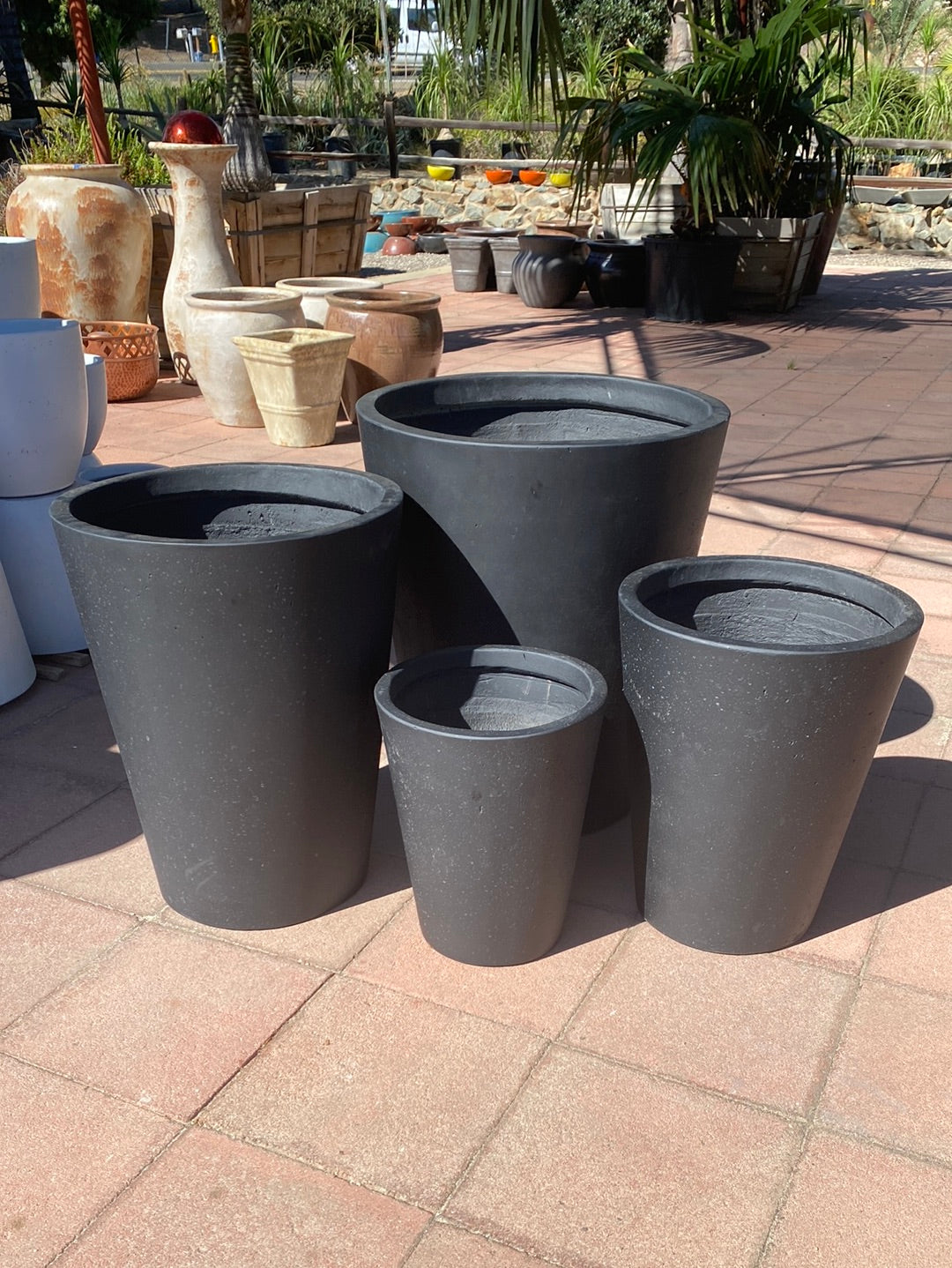 Andorra Oxton Round Planter